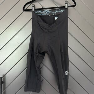 Novara padded capri biking pants - size L